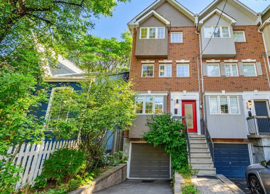 Three buyers bid for Moss Park townhouse priced under $1-million